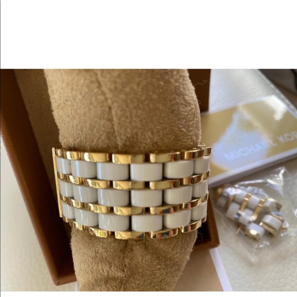 Michael Kors Watch Square Dial White and Gold - Picture 8 of 12